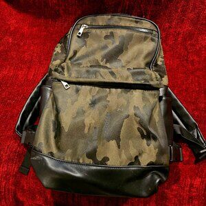 Gel fabric camouflage backpack